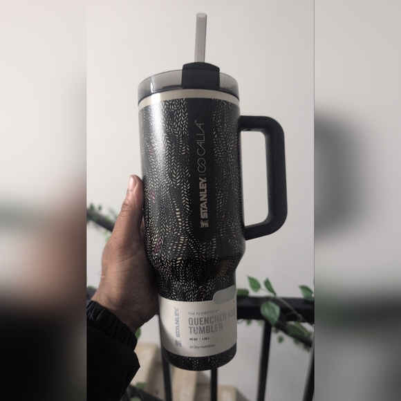 Stanley X Calia Black and White Insulated 40oz Quencher Tumbler NWOB - Picture 2 of 3